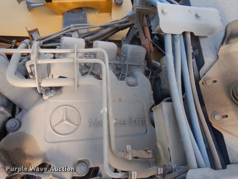 image for item JS9443 2006 John Deere 400D  haul truck