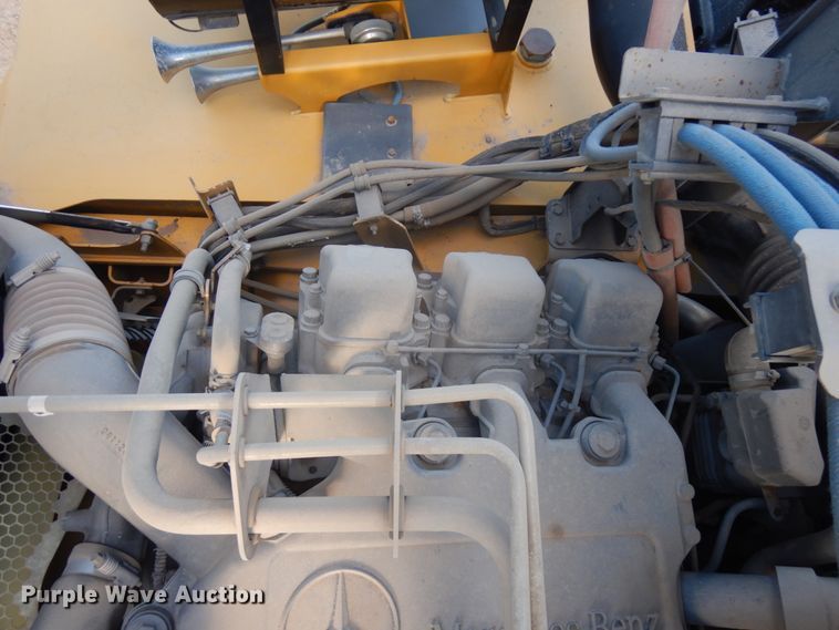 image for item JS9443 2006 John Deere 400D  haul truck