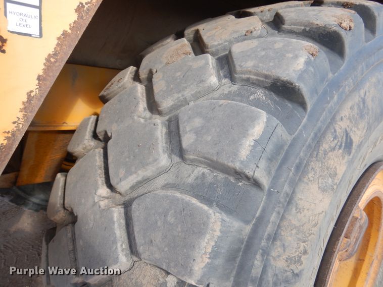 image for item JS9443 2006 John Deere 400D  haul truck