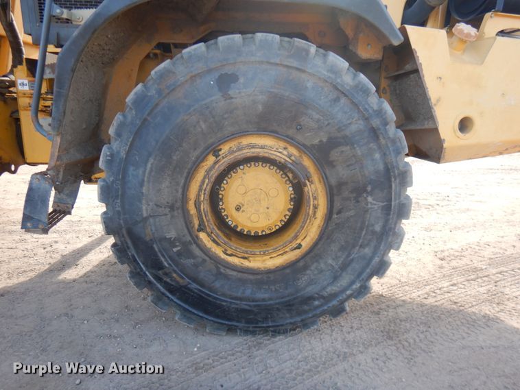 image for item JS9443 2006 John Deere 400D  haul truck