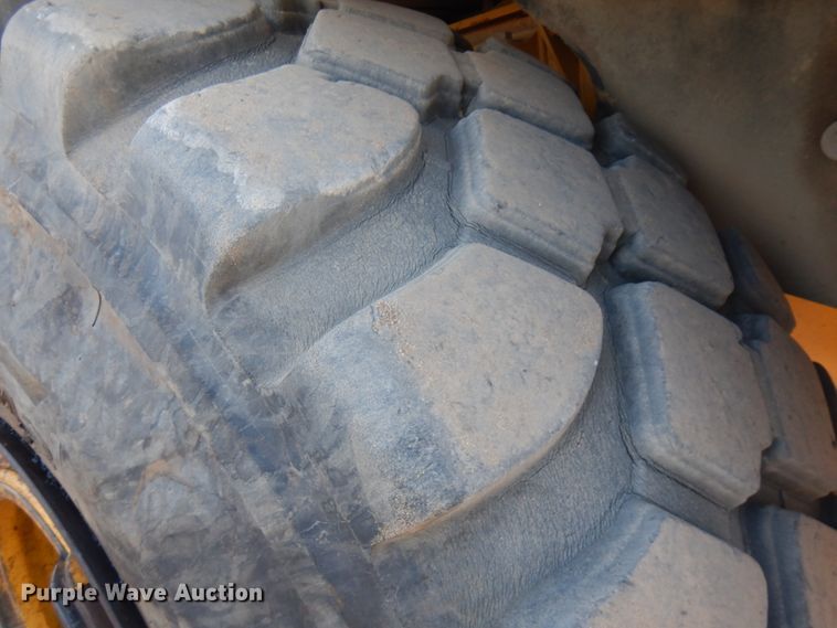 image for item JS9443 2006 John Deere 400D  haul truck