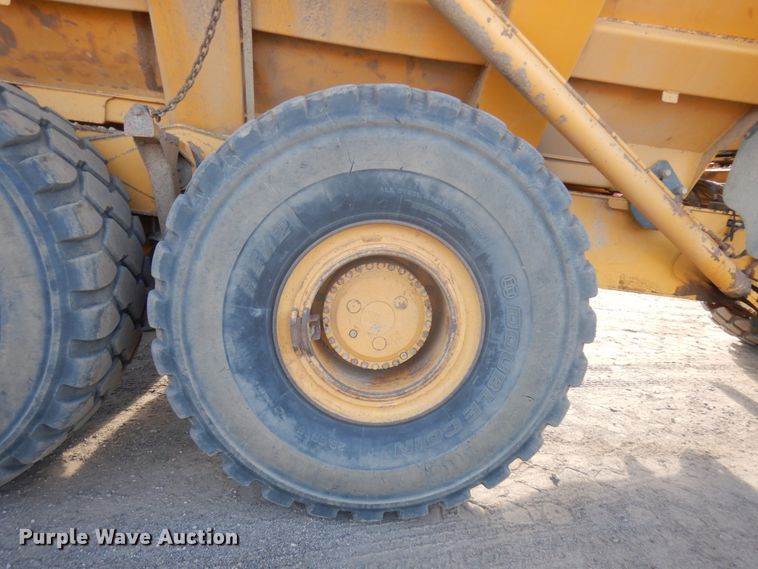 image for item JS9443 2006 John Deere 400D  haul truck