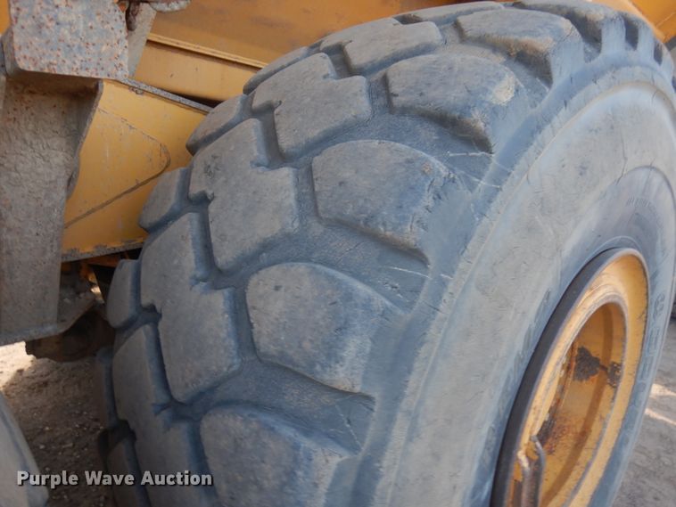 image for item JS9443 2006 John Deere 400D  haul truck