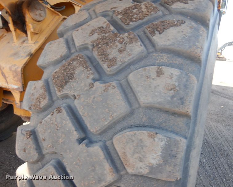 image for item JS9443 2006 John Deere 400D  haul truck