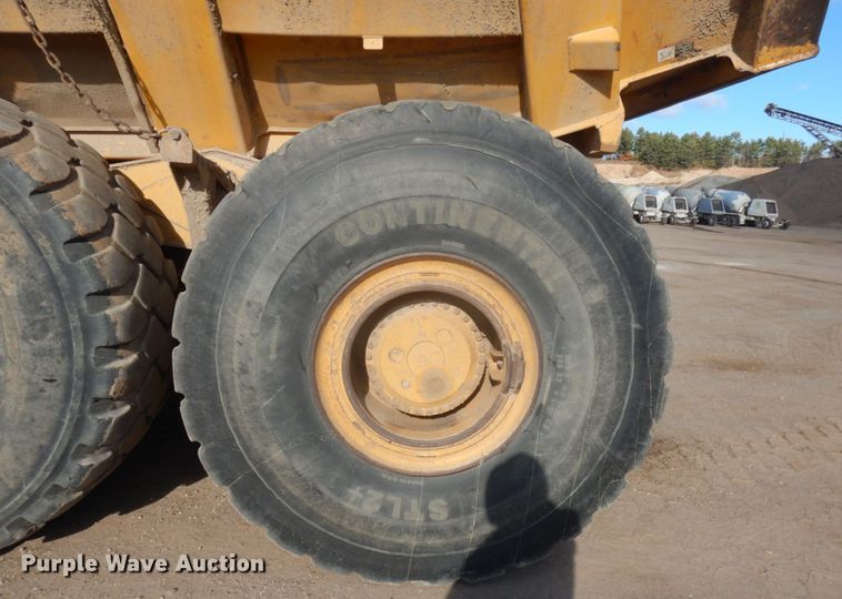 image for item JS9443 2006 John Deere 400D  haul truck