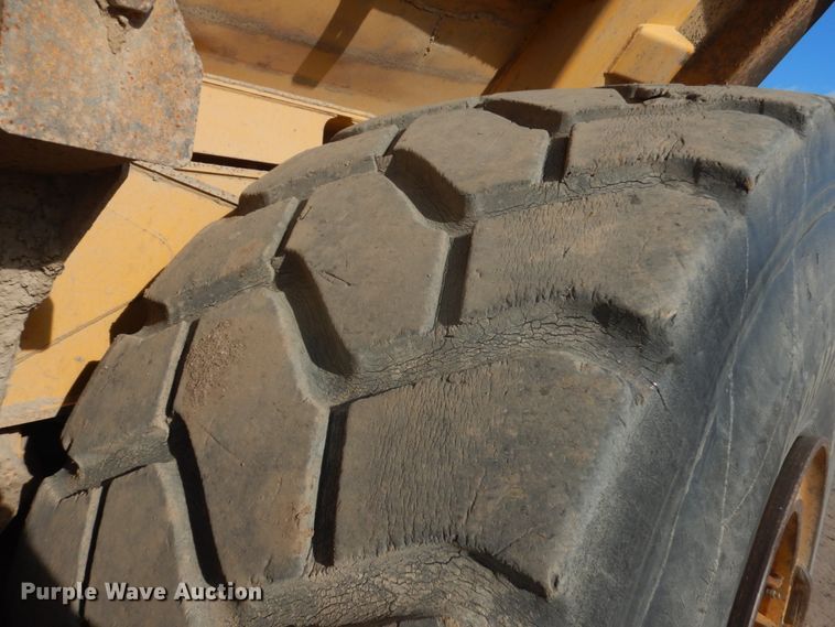 image for item JS9443 2006 John Deere 400D  haul truck