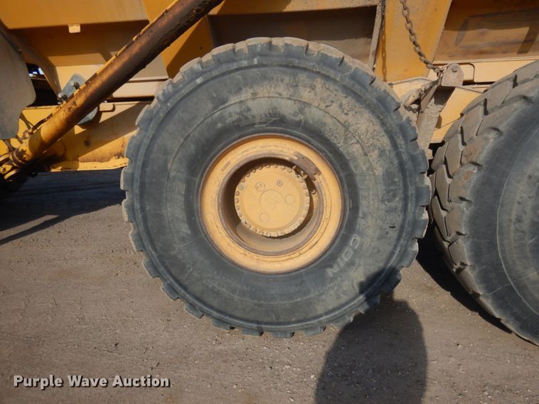 image for item JS9443 2006 John Deere 400D  haul truck