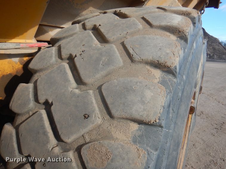 image for item JS9443 2006 John Deere 400D  haul truck