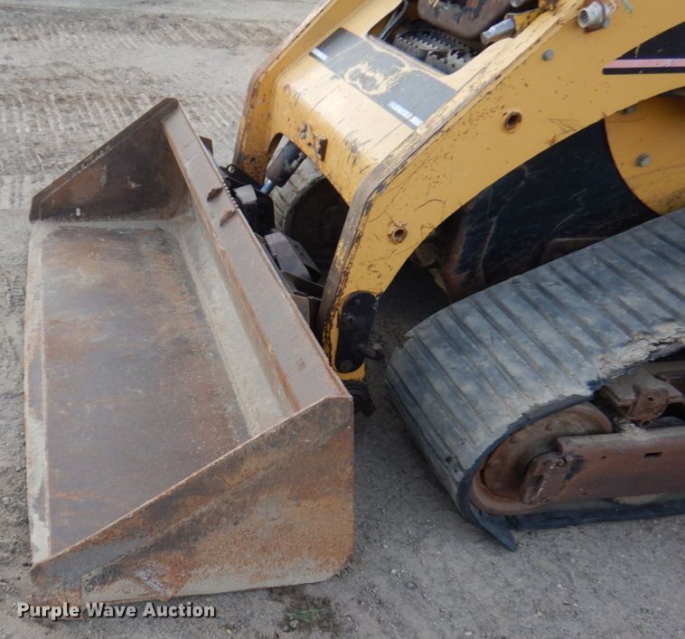 image for item JS9444 2005 Caterpillar 277B  tracked skid steer loader