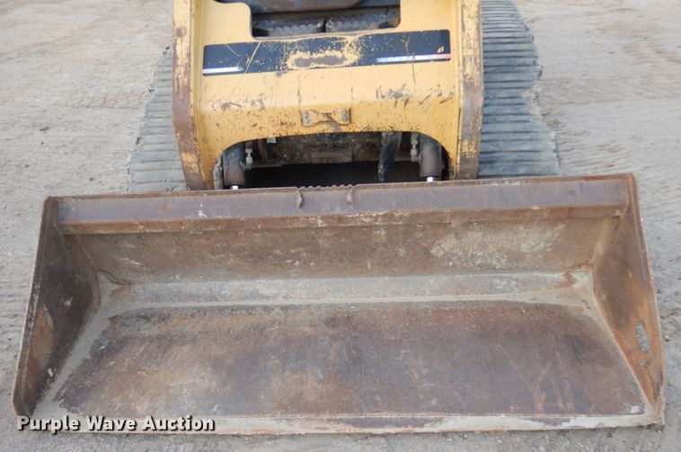 image for item JS9444 2005 Caterpillar 277B  tracked skid steer loader