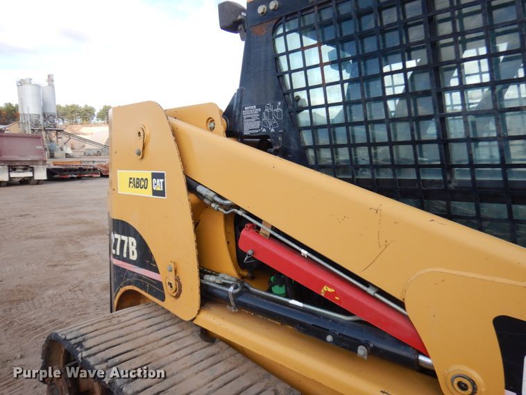 image for item JS9444 2005 Caterpillar 277B  tracked skid steer loader