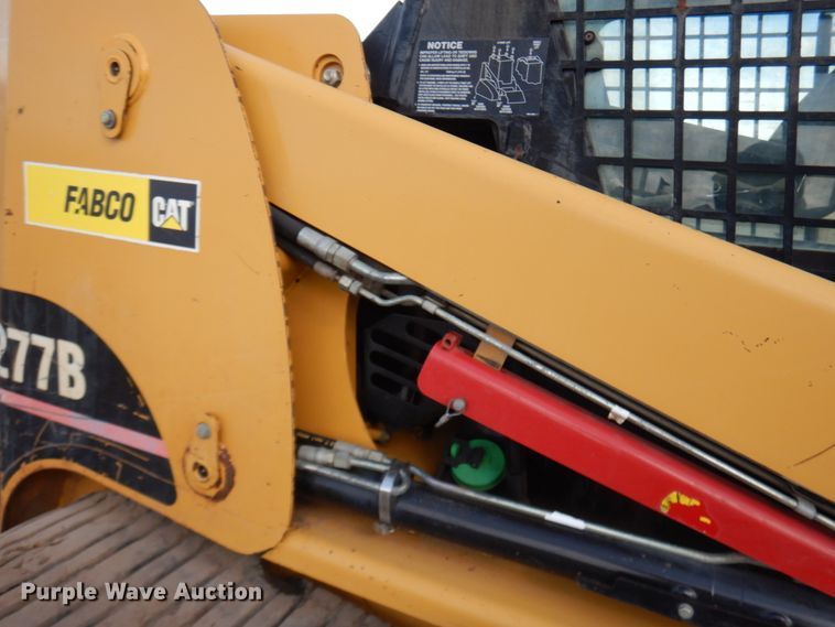 image for item JS9444 2005 Caterpillar 277B  tracked skid steer loader