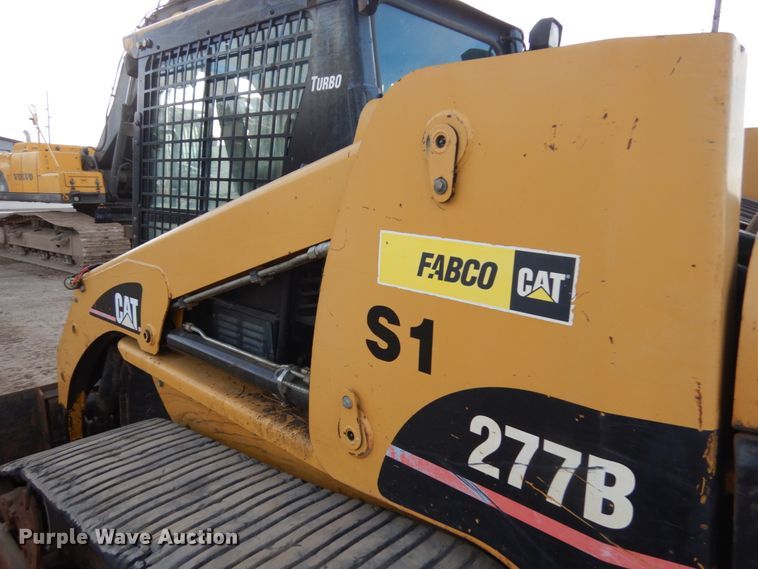 image for item JS9444 2005 Caterpillar 277B  tracked skid steer loader