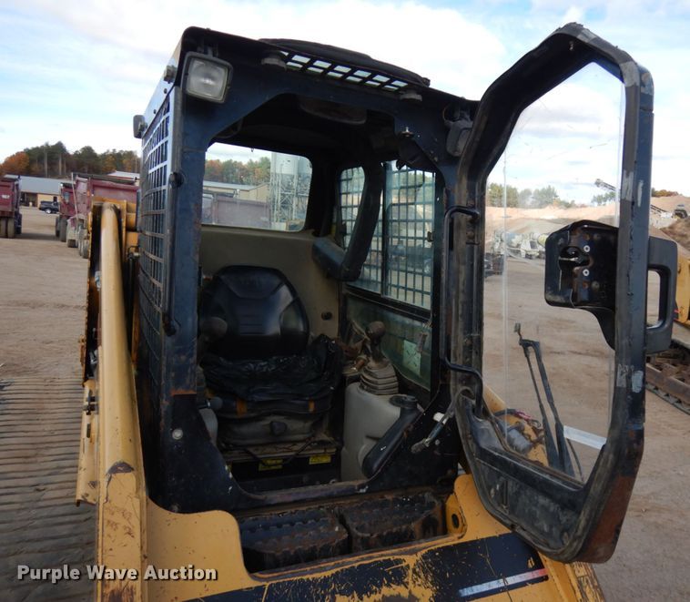 image for item JS9444 2005 Caterpillar 277B  tracked skid steer loader