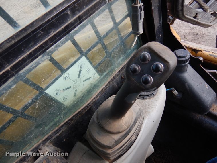 image for item JS9444 2005 Caterpillar 277B  tracked skid steer loader