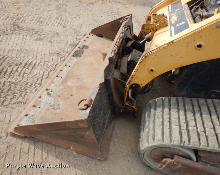 image for item JS9445 2004 Caterpillar 277B  tracked skid steer loader