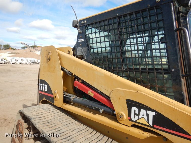 image for item JS9445 2004 Caterpillar 277B  tracked skid steer loader