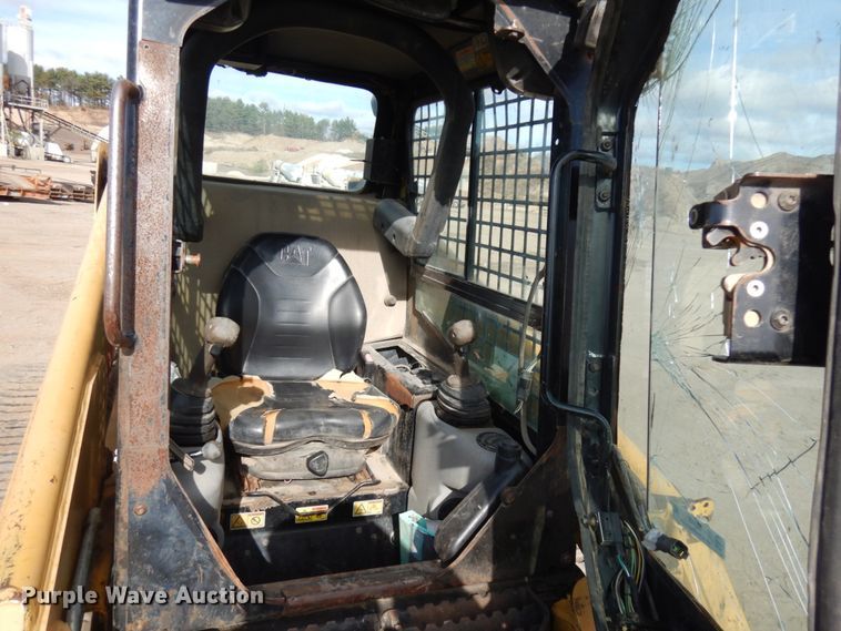 image for item JS9445 2004 Caterpillar 277B  tracked skid steer loader