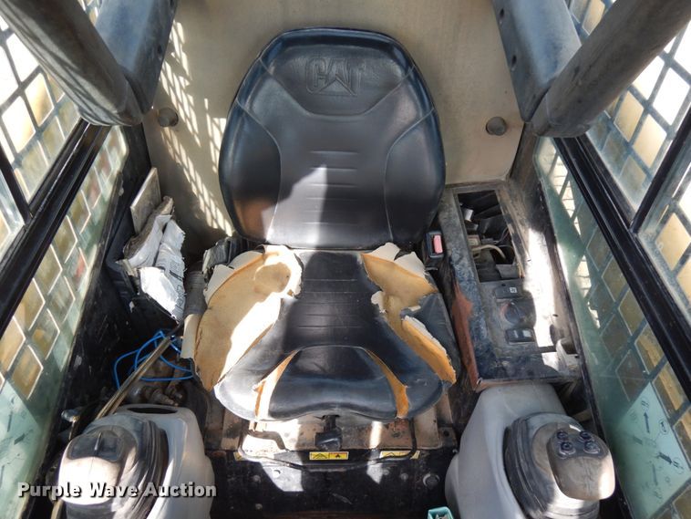 image for item JS9445 2004 Caterpillar 277B  tracked skid steer loader