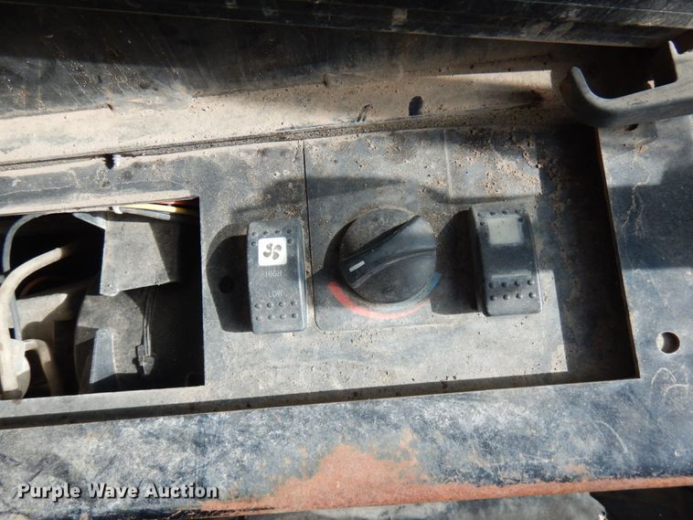 image for item JS9445 2004 Caterpillar 277B  tracked skid steer loader