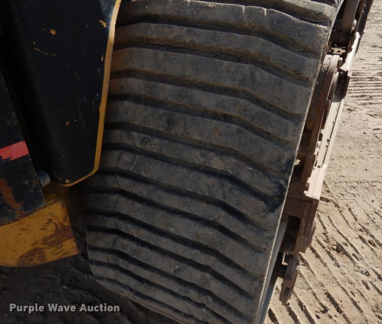 image for item JS9445 2004 Caterpillar 277B  tracked skid steer loader