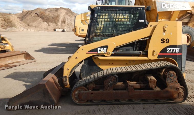 image for item JS9446 2004 Caterpillar 277B  tracked skid steer loader
