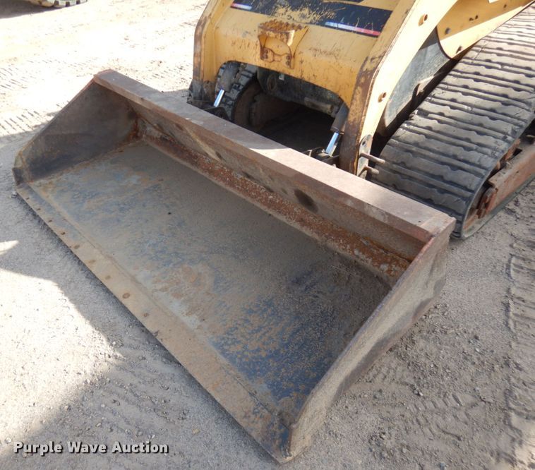 image for item JS9446 2004 Caterpillar 277B  tracked skid steer loader