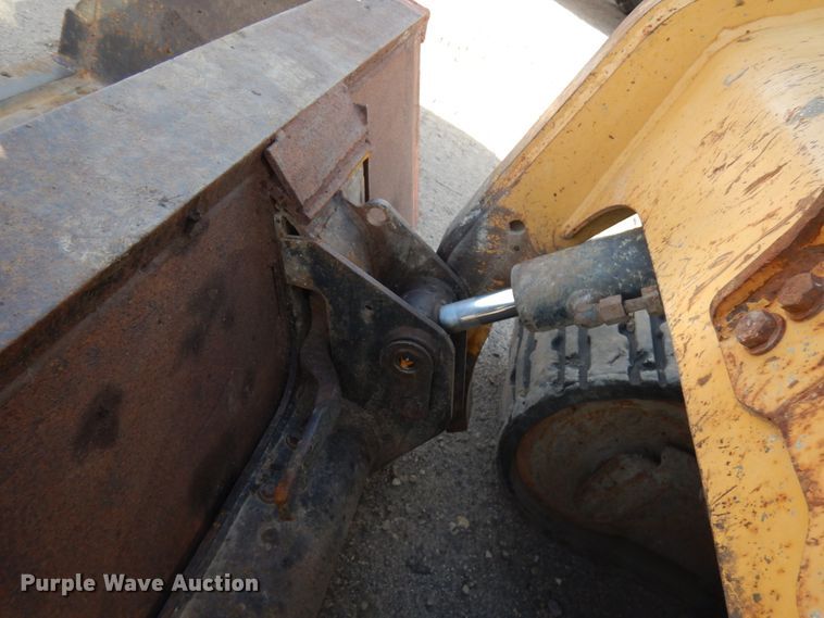 image for item JS9446 2004 Caterpillar 277B  tracked skid steer loader