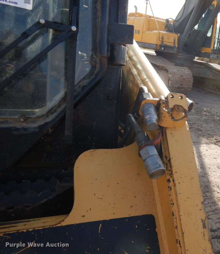 image for item JS9446 2004 Caterpillar 277B  tracked skid steer loader