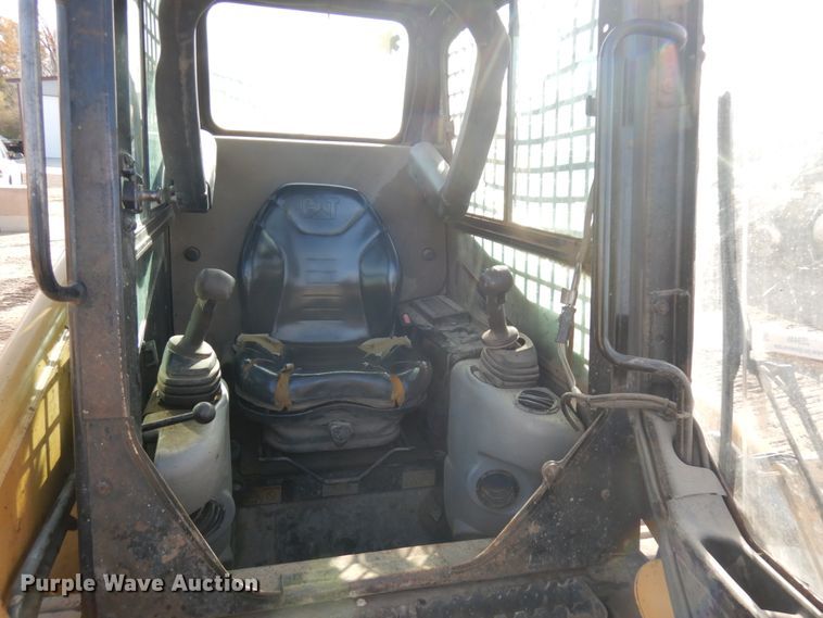 image for item JS9446 2004 Caterpillar 277B  tracked skid steer loader