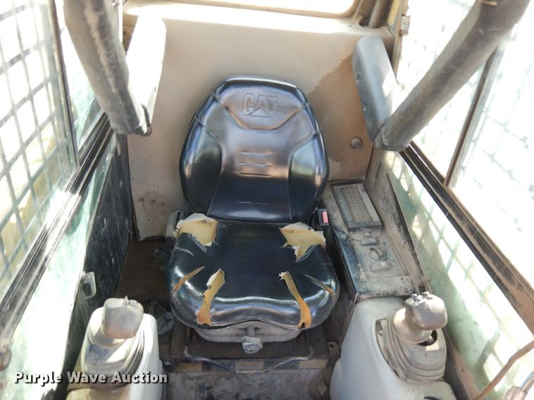 image for item JS9446 2004 Caterpillar 277B  tracked skid steer loader