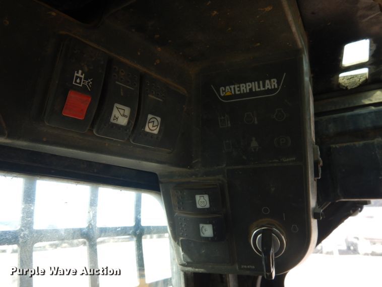 image for item JS9446 2004 Caterpillar 277B  tracked skid steer loader