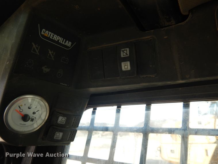 image for item JS9446 2004 Caterpillar 277B  tracked skid steer loader