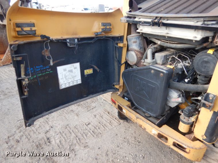 image for item JS9446 2004 Caterpillar 277B  tracked skid steer loader