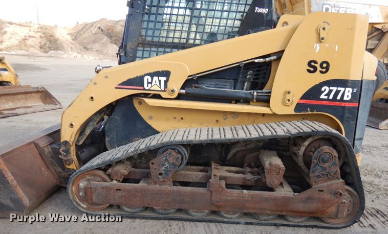 image for item JS9446 2004 Caterpillar 277B  tracked skid steer loader