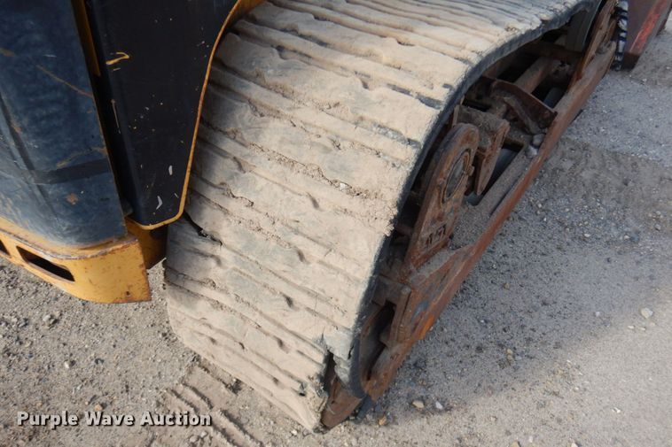 image for item JS9446 2004 Caterpillar 277B  tracked skid steer loader