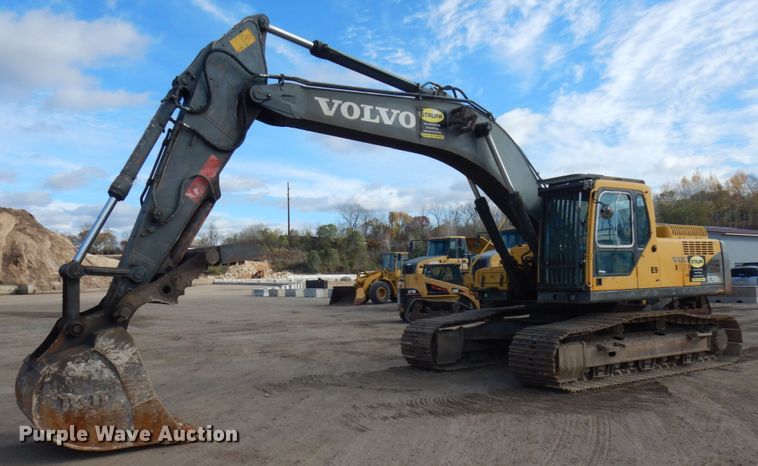 image for item JS9447 2004 Volvo EC290BLC  excavator