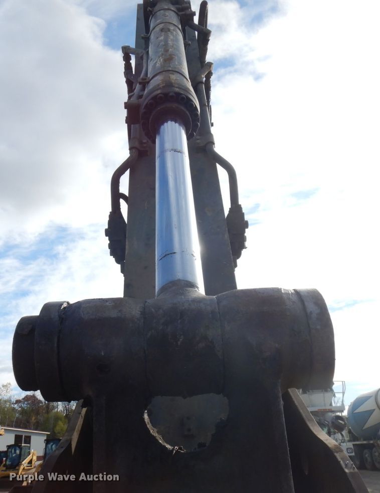 image for item JS9447 2004 Volvo EC290BLC  excavator