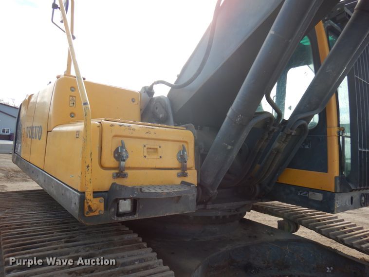 image for item JS9447 2004 Volvo EC290BLC  excavator