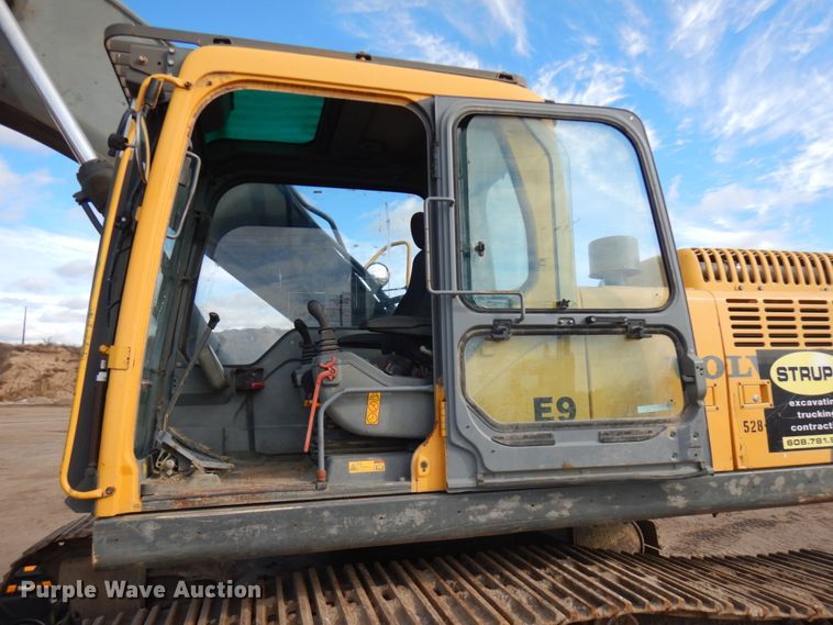 image for item JS9447 2004 Volvo EC290BLC  excavator