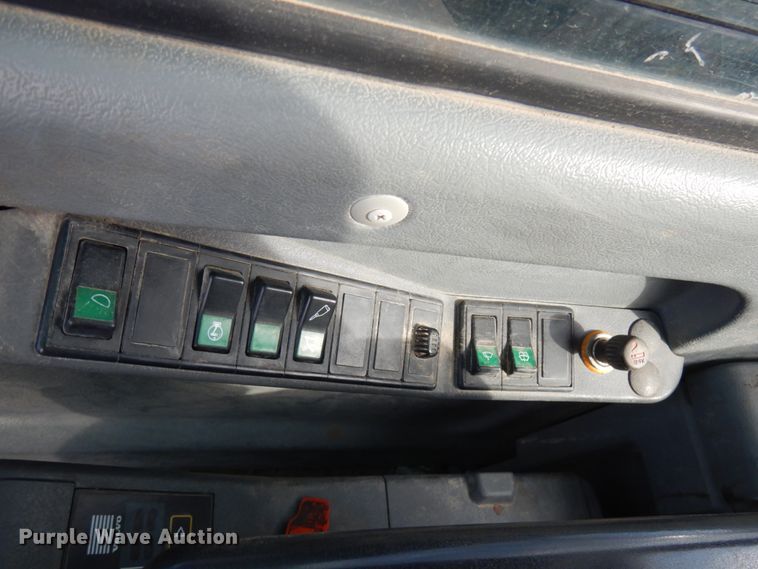 image for item JS9447 2004 Volvo EC290BLC  excavator