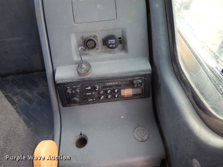 image for item JS9447 2004 Volvo EC290BLC  excavator