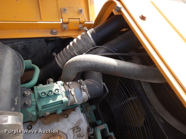 image for item JS9447 2004 Volvo EC290BLC  excavator