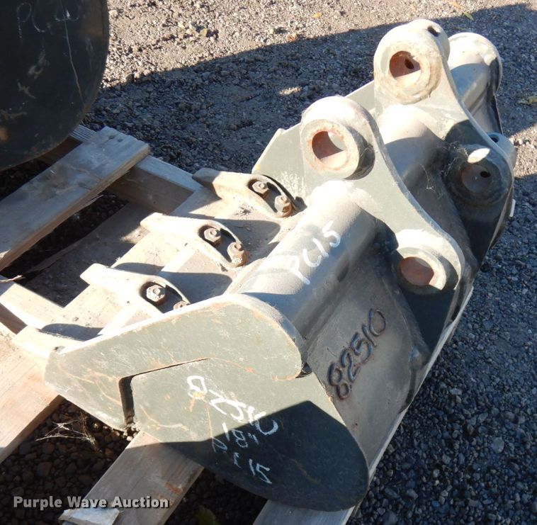 image for item JS9463 WB  18"W excavator bucket