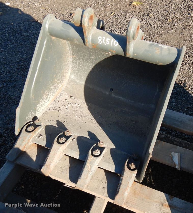 image for item JS9463 WB  18"W excavator bucket
