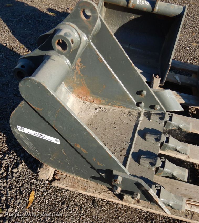 image for item JS9464 WB 18"W excavator bucket