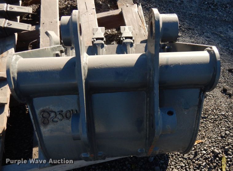 image for item JS9464 WB 18"W excavator bucket