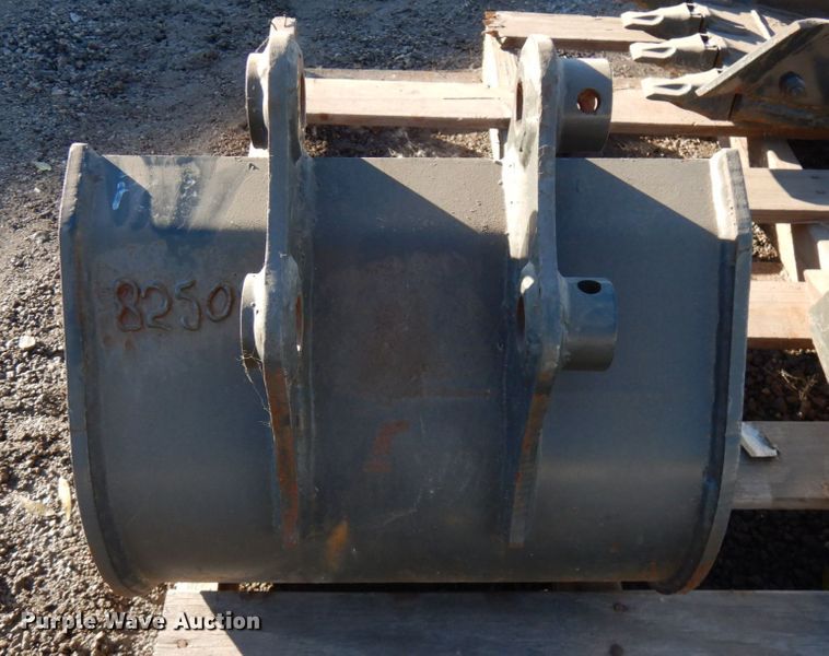 image for item JS9465 WB 16"W excavator bucket