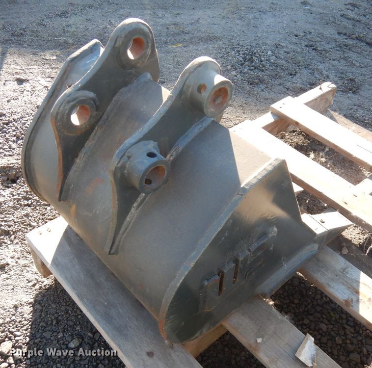 image for item JS9465 WB 16"W excavator bucket