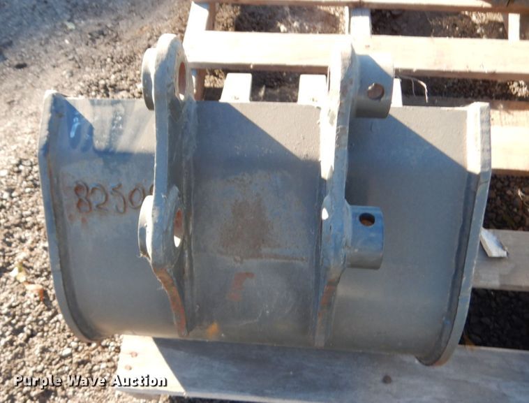image for item JS9465 WB 16"W excavator bucket